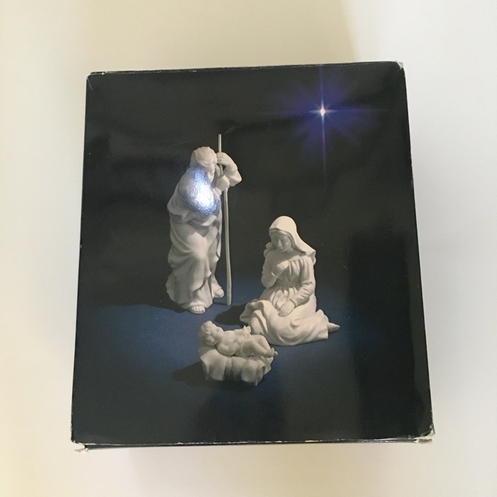 Avon Nativity Scene Set of 3 White Porcelain Figurines Holy Family Boxed 1981